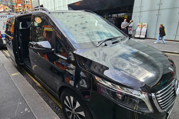 Stress-Free London-Southampton Transfer: Private Ride in Style!