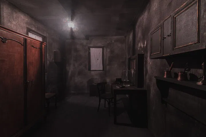 Unravel History: Jack the Ripper Escape Room Adventure in Berlin