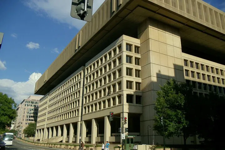 DC Scavenger Hunt: Explore Dupont & Logan Circles!