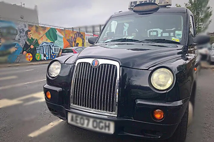 Uncover Belfast's Past: A Political History & Mural Tour with Original Drivers