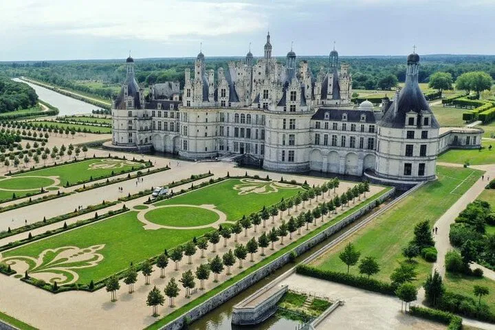 Loire Valley Fairytale: 3-Day Castle & Wine Escape from Paris
