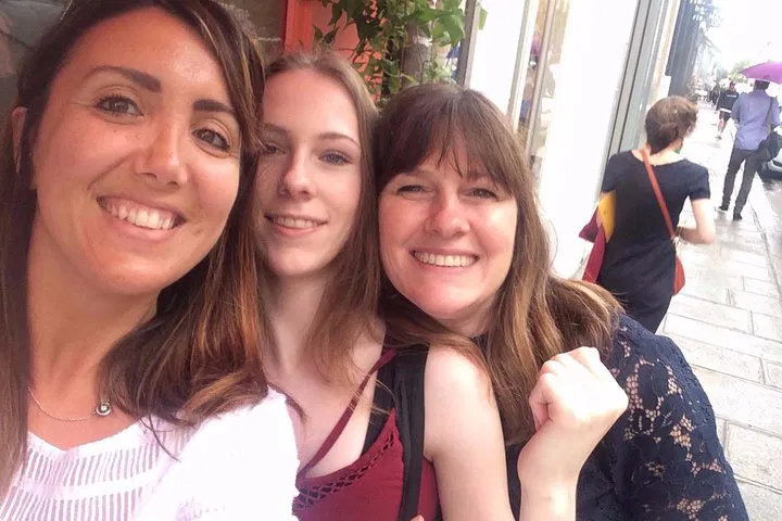 Parisian Chic Unlocked: Teen Fashion Adventure in Le Marais!