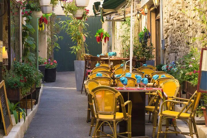 Aix-en-Provence Adventure: Unleash Your Inner Explorer with a Self-Guided Scavenger Hunt!