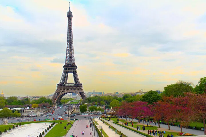 Paris by Private Car: Unveiling the City of Lights in Luxury