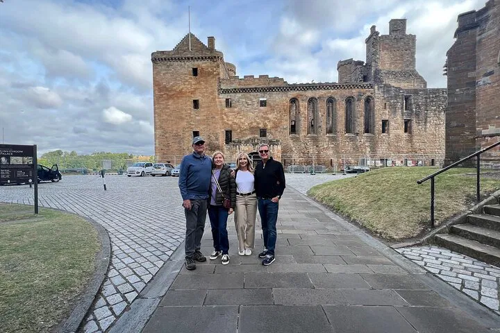 Mary Queen of Scots Tour: Private Minivan from Edinburgh