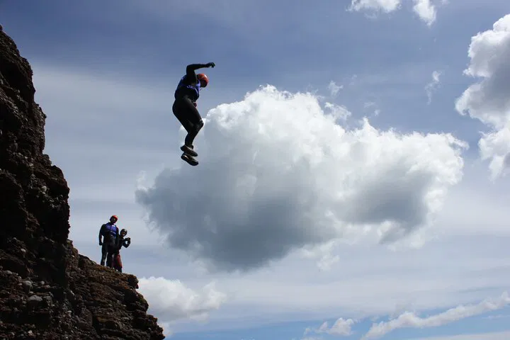 Torquay Coasteering: Geopark Adventure & Sea Caves!