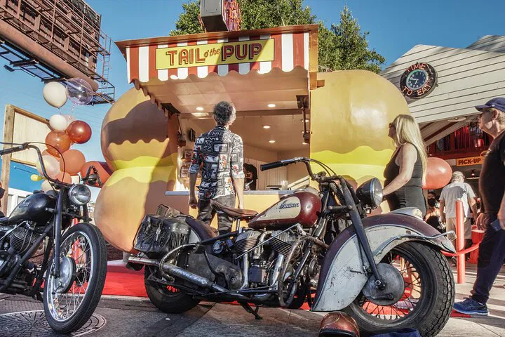 LA's Tail o' the Pup: Hot Dogs & History Tour