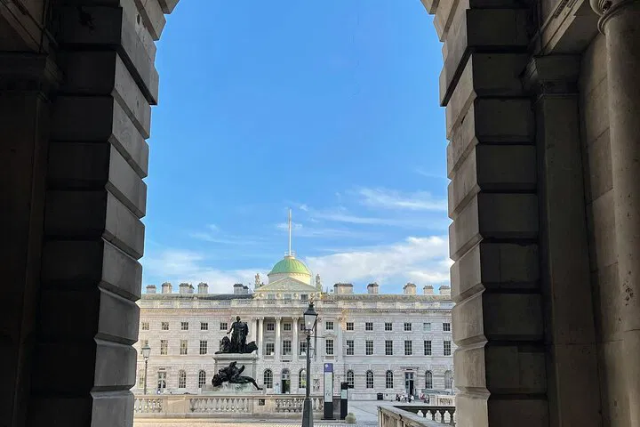 Royal London: Romantic Walking Tour - Secret Love Stories!