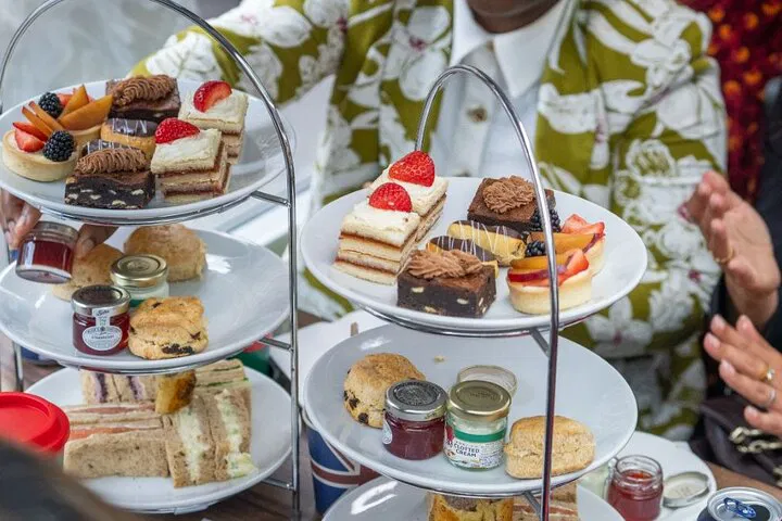 London Tea Bus Tour: See Big Ben & Enjoy PG Tips!