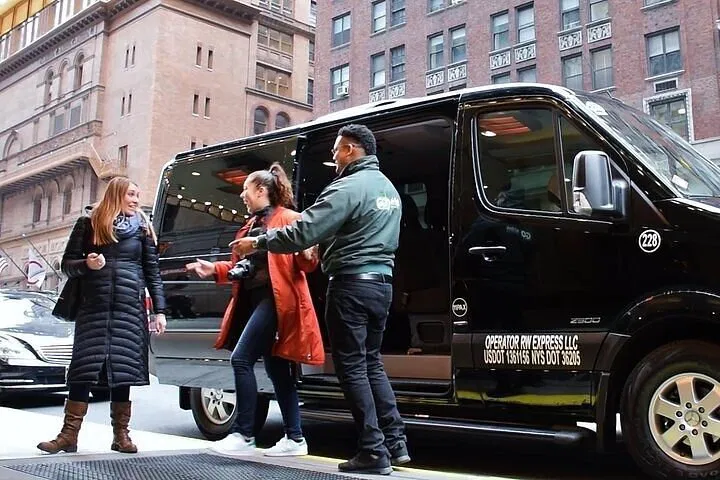 Stress-Free Manhattan to LGA Shared Airport Transfer