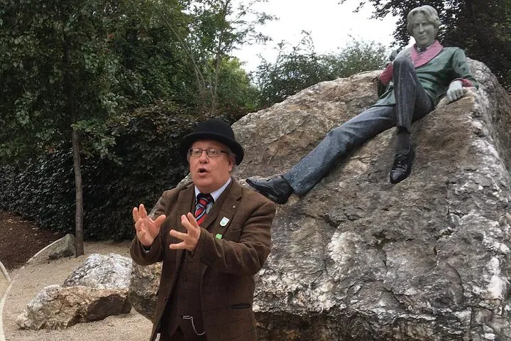 Dublin Rogues Tour: Merrion Square Tales & Guinness