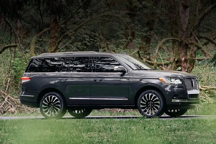 Stress-Free San Diego Airport Transfer in Executive SUV