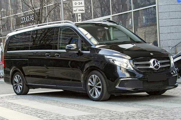 Effortless Paris Arrival: Private CDG Airport Transfers