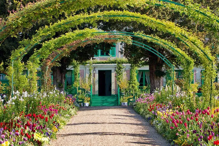 Giverny & Monet Gardens Tour from Paris