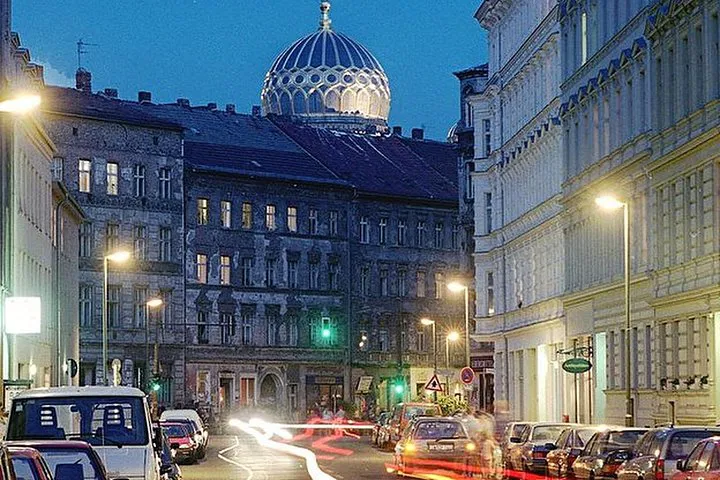 Unveiling Jewish Berlin: A Historical Journey Through Resilience and Remembrance