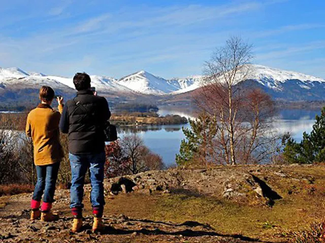 Uncover Scottish History: Stirling Castle & Whisky Small Group Tour