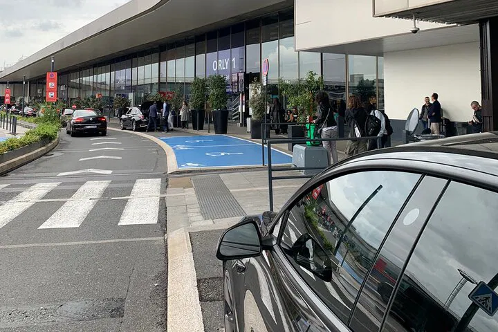 Effortless Paris Arrival: Private Orly Airport to Hotel Transfer