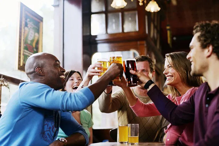 Boston's Historic Pubs: Food, Drinks, Ferry & Walking Tour