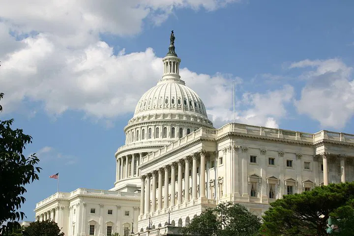DC's Iconic Monuments: An Unforgettable Minibus Tour