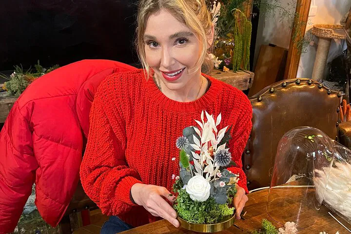 Paris Floral Artistry: Craft Your Own Preserved Flower Bell Jar