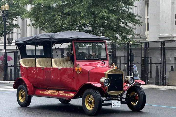 Private D.C. Memorial Tour: See It All in Style!