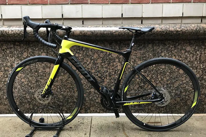 NYC Cycling Adventure: Rent a High-Performance Road Bike & Explore!