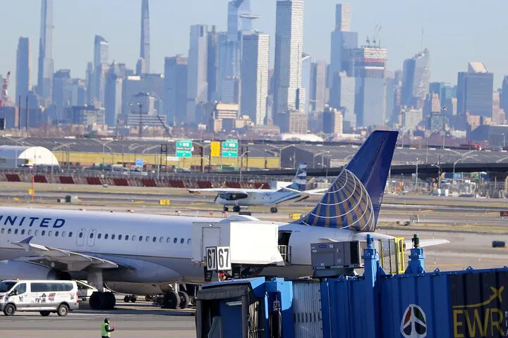 Stress-Free Newark Airport Transfers: Private Roundtrip in Style!
