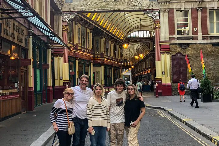 London Taxi Tour: Discover Iconic Sights & Harry Potter Magic!