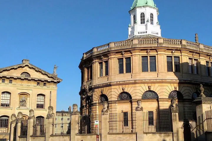 Unveiling Oxford's Secrets: A Captivating Walking Tour Through History