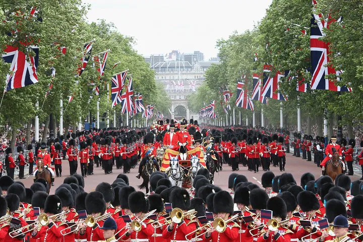 Royal London Foodie Adventure: Walk, Taste, and Discover!