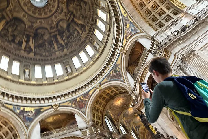St. Paul's Cathedral Walking Tour: Family Fun!