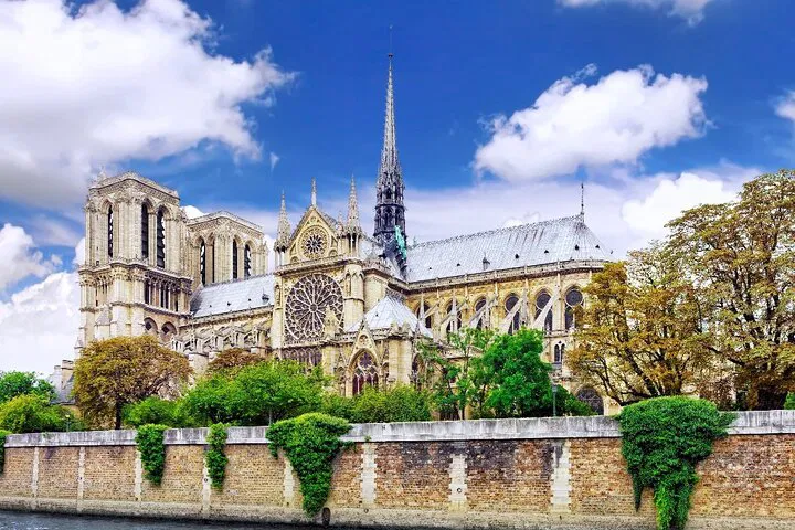 Paris in a Day: Private Tour & Seine River Cruise