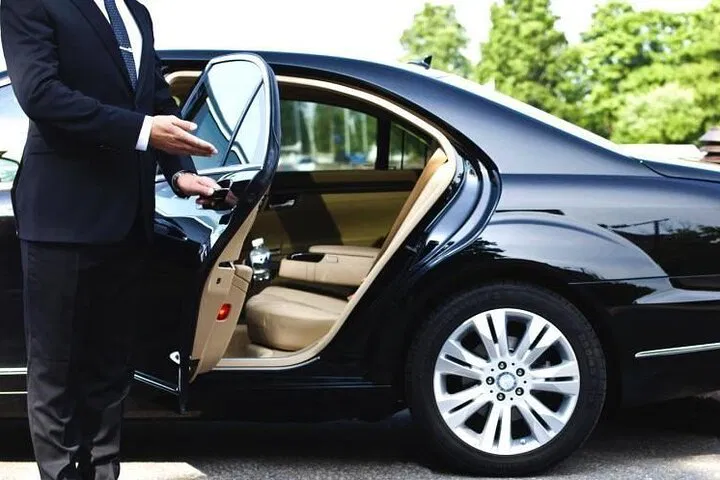 Stress-Free Paris Arrival: Private Airport Transfers for a Seamless Parisian Holiday