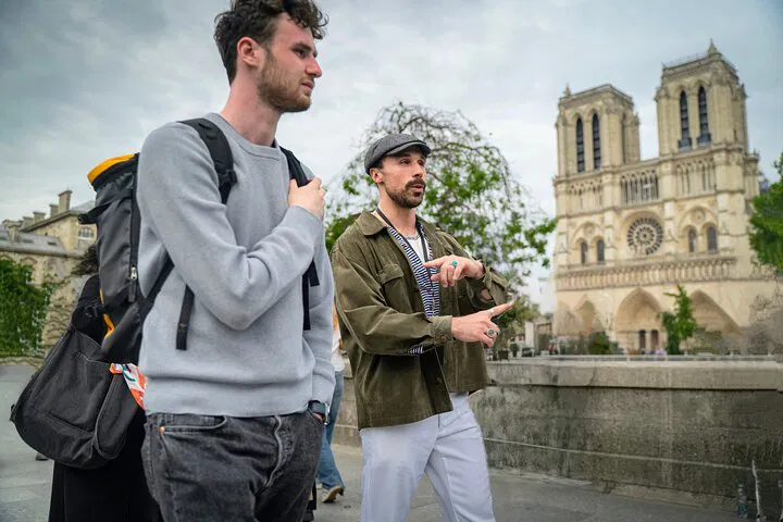 Paris Notre Dame: Pastries & Tragedies Walking Tour