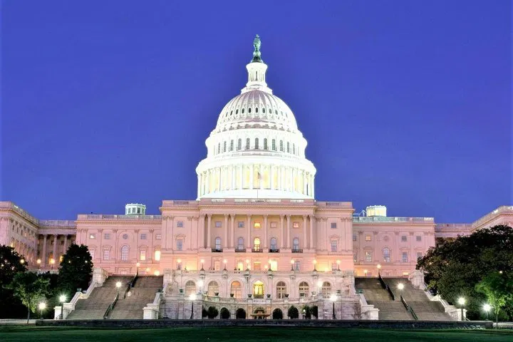 DC Night Tour: Private SUV Experience (Up to 5 Guests)