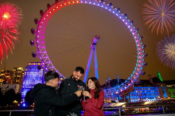 London NYE Dinner Cruise: Fireworks, Food & Fun!
