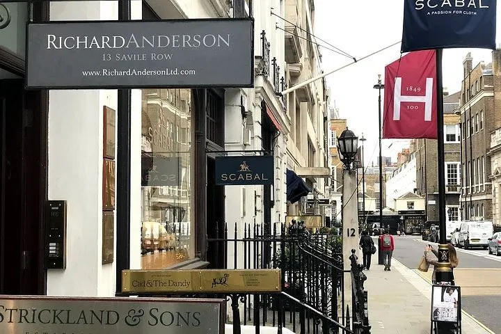 Unveiling London's Shopping Secrets: An Exclusive Guided Tour
