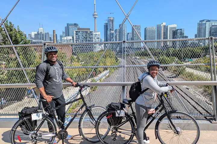 Toronto E-Bike Adventure: Explore Dynamic Neighborhoods!