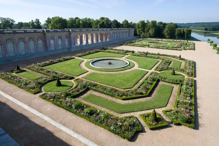 Versailles Unveiled: A Luxurious Full-Day Minivan Excursion