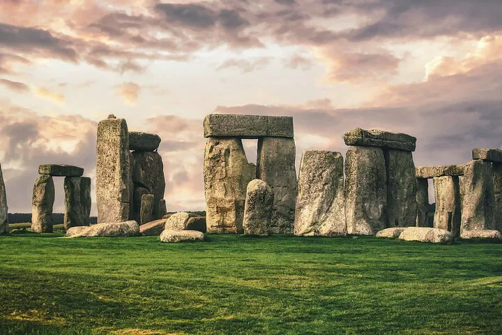 Stress-Free London to Stonehenge Transfer: Your Private Chauffeur Awaits!