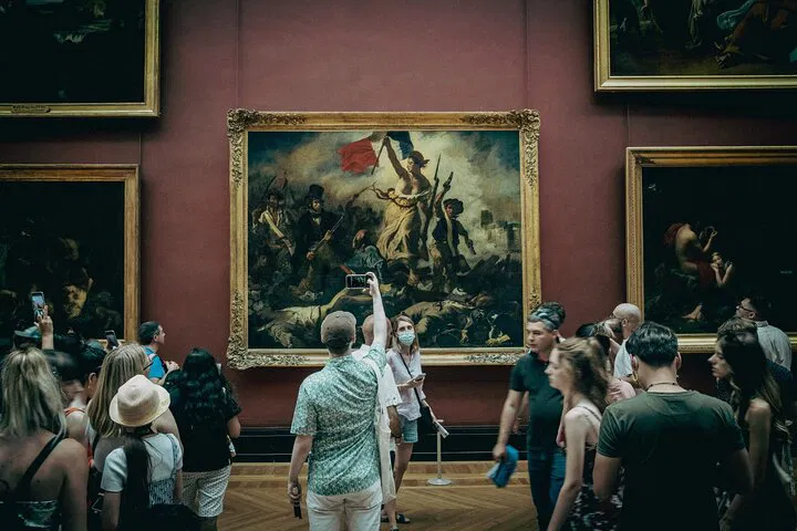Unlock Louvre's Secrets: Skip-the-Line Guided Tour & Free Paris Guide!