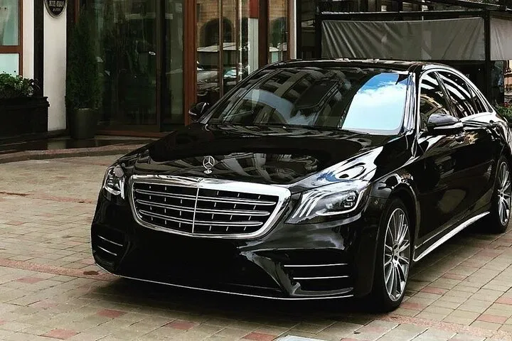 Effortless Toronto Airport Transfer: Luxury & Safety Await!