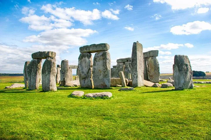 Unlock History: Stonehenge and Bath Day Trip from London