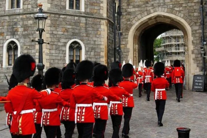 Royal Day Trip: Uncover Windsor Castle's Majesty from London