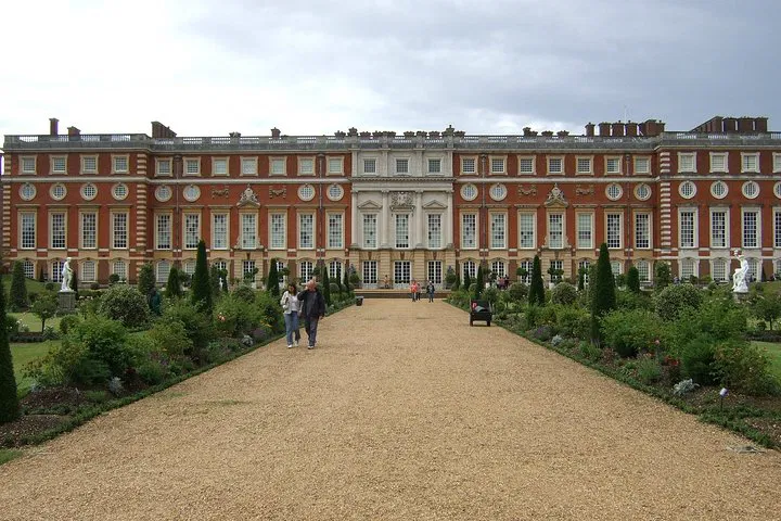 Royal Grandeur: Private Windsor Castle & Hampton Court Palace Tour