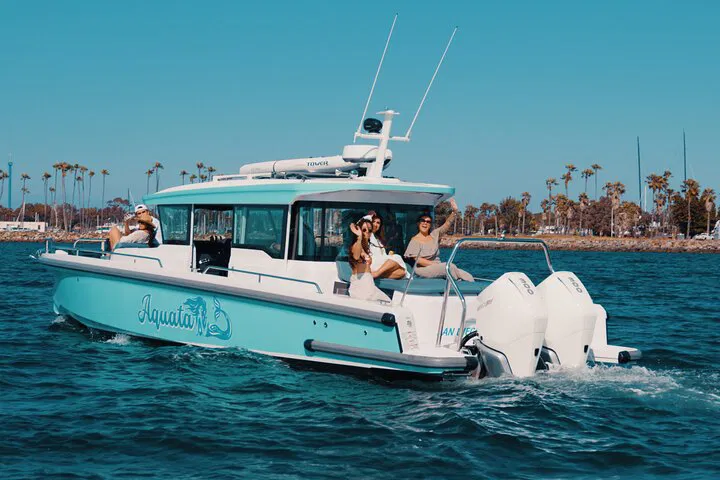 Mission Bay Speedboat Adventure: Luxury, Comfort & Panoramic Views!
