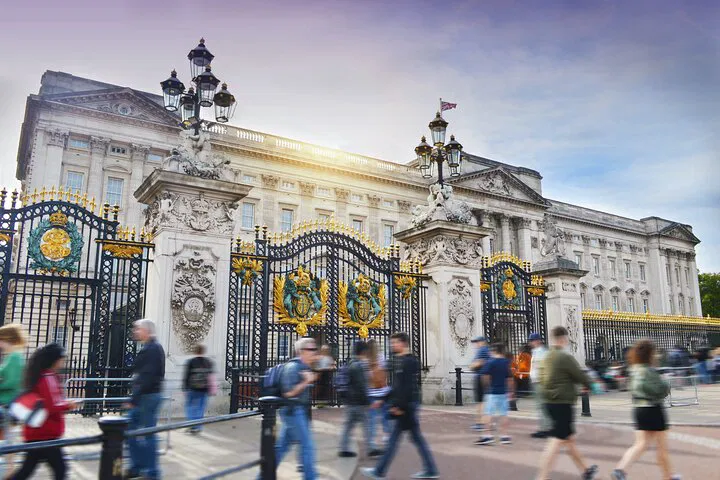 Buckingham Palace & Changing of the Guard Tour