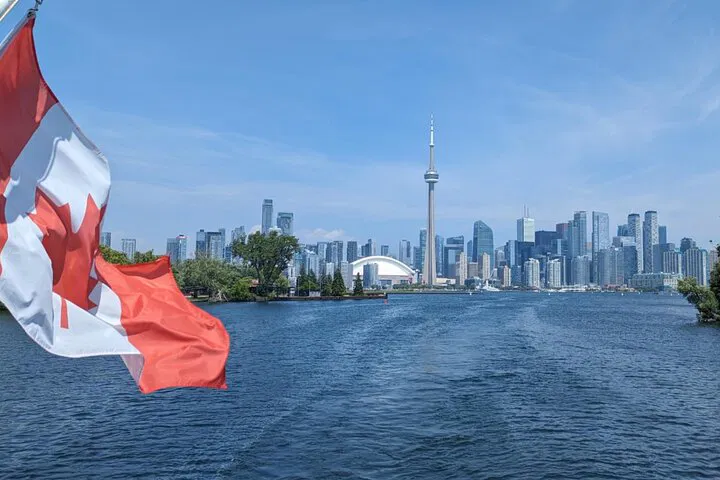 Toronto Harbour Tour: 60-Minute Sightseeing Cruise