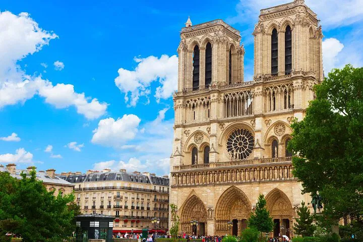 Notre Dame Tour: Direct Access & Expert Intro!