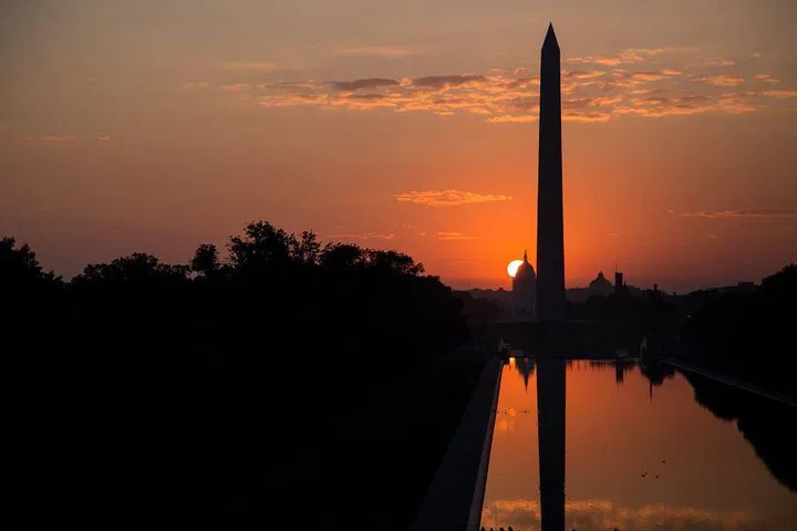DC by Van: An Intimate Exploration of Nation's Monuments